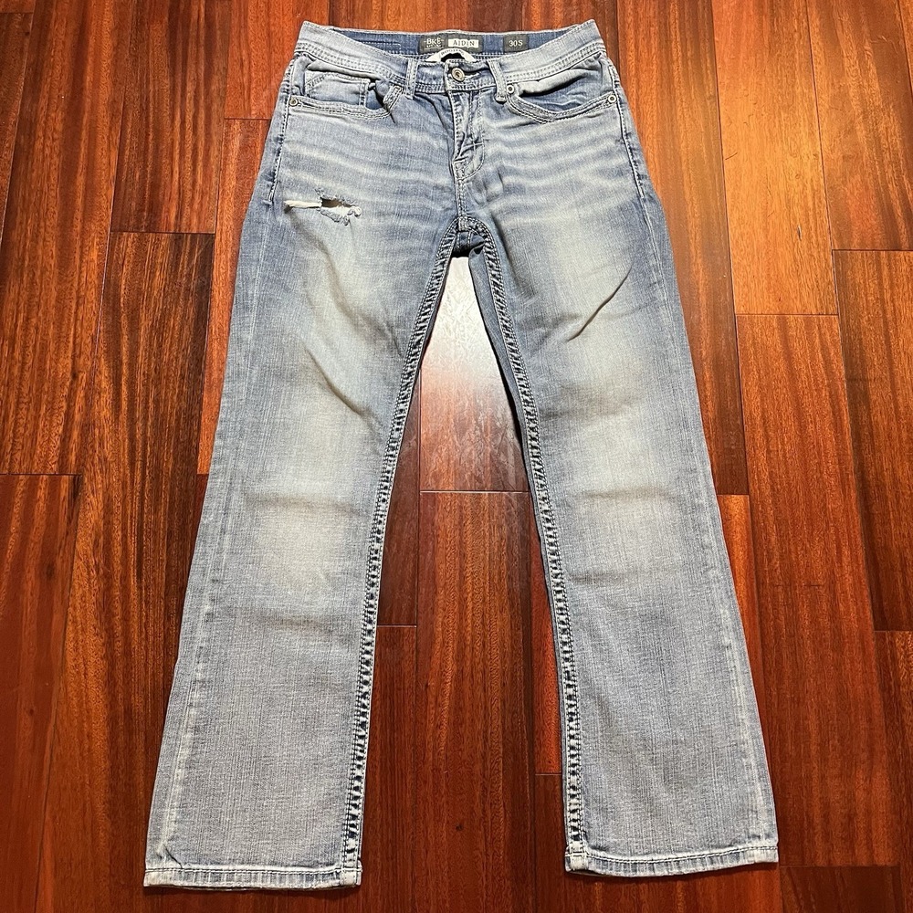 BKE Jeans Mens 30S 30x30 Aiden Bootleg Blue Light Wash Distressed Whiskering